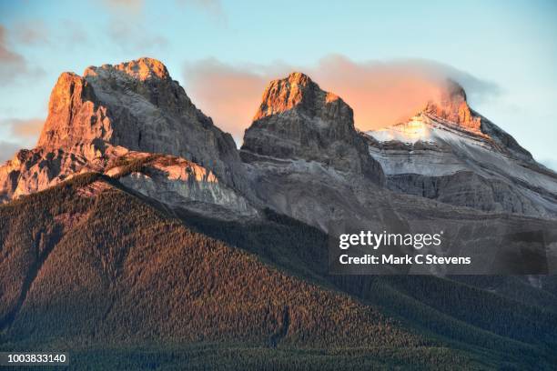 imagine waking up to this every morning! - canmore stockfoto's en -beelden