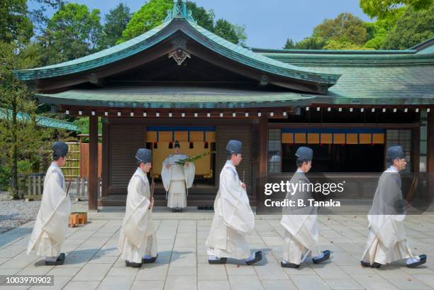 shukeisha hall purification ceremony for shinto priests at sacred meiji shrine in tokyo, japan - meiji jingu shrine stock pictures, royalty-free photos & images