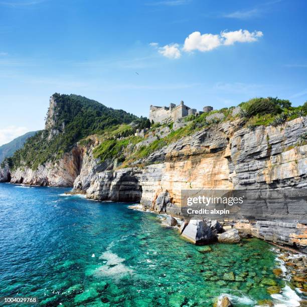 grotte de byron, portovenere - lord byron photos et images de collection