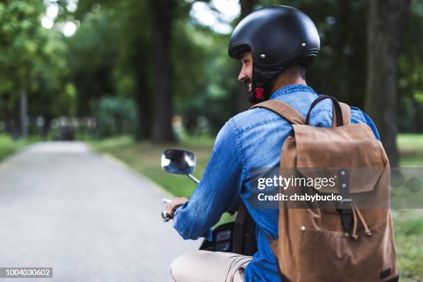 italienischen stil. kopieren sie raum. - moped stock-fotos und bilder