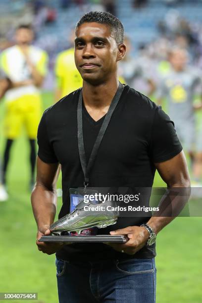 Franck Beria receives the best player in behalf of Xeka of LOSC Lille action during the match between FC Porto v Everton FC for Algarve Football Cup...