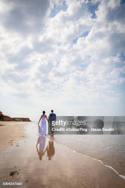 beach wedding couple. - s0ulsurfing stock pictures, royalty-free photos & images
