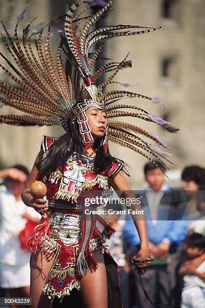 aztec dancing in mexico city - precolombino fotografías e imágenes de stock