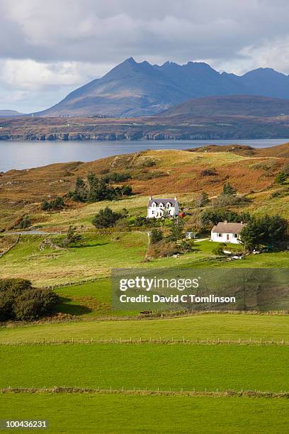 tarskavaig and the cuillin hills, skye, scotland - isle of skye foto e immagini stock