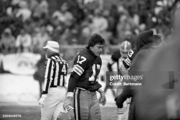 Cleveland Browns quarterback Brian Sipe walks off field following an interception of his pass in the final moments of game against Oakland Raiders....