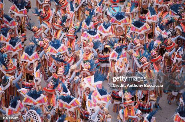 brazilian carnival in rio de janeiro,brazil - carnaval de río fotografías e imágenes de stock