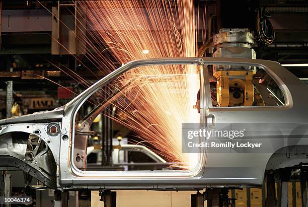 car manufacturing plant in france - chassis stockfoto's en -beelden