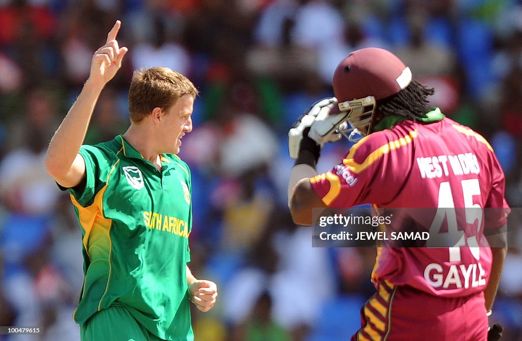 South African cricketer Morne Morkel (L)