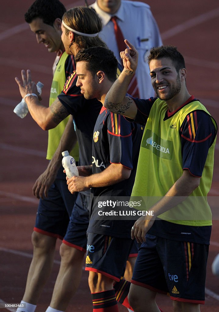 (R to L) Spain's midfielder Cesc Fabrega