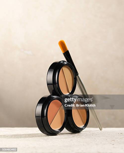 make up foundation - makeup pile bildbanksfoton och bilder