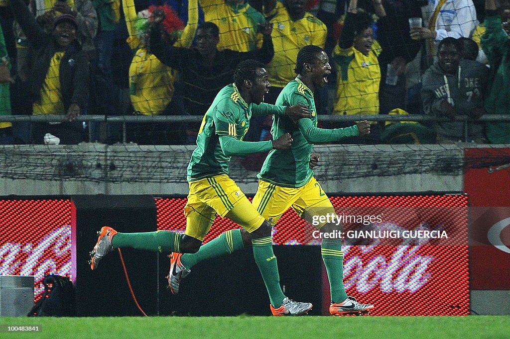 South Africa's Syiabonga Sangweni (R) an