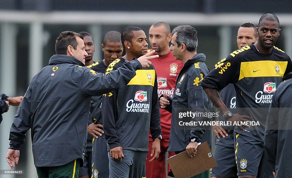Brazilian football team coach Dunga (L)