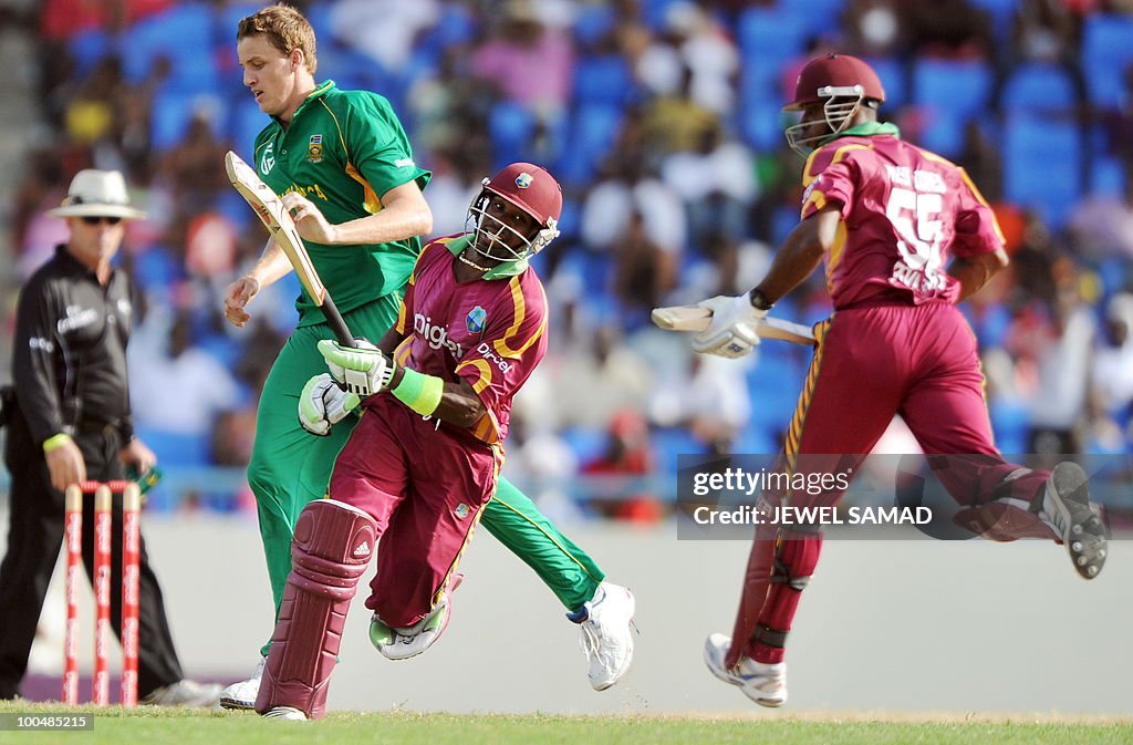 West Indies cricketer Kieron Pollard (R)