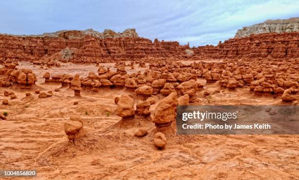 looking like the landscape of an alien planet, goblin valley is gets its name from the shape of the numerous hoodoos of eroded sandstone which cover the area. - goblin valley state park stock pictures, royalty-free photos & images