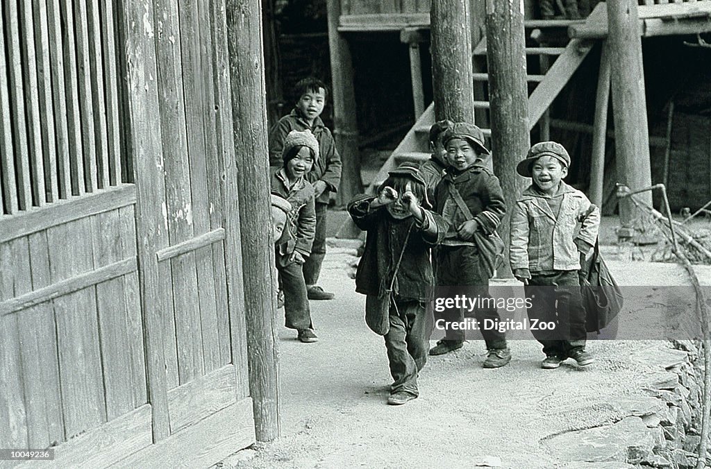 CHILDREN IN MOUNTAIN VILLAGE IN SOUTH CHINA