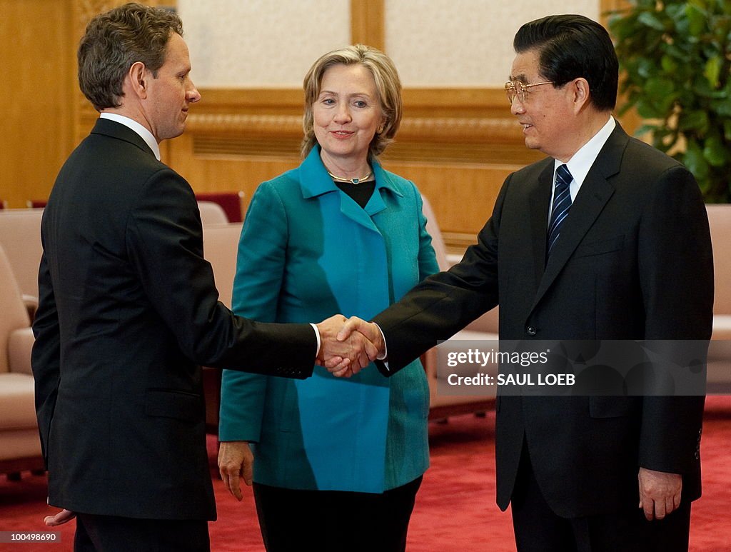 Chinese President Hu Jintao shakes hands