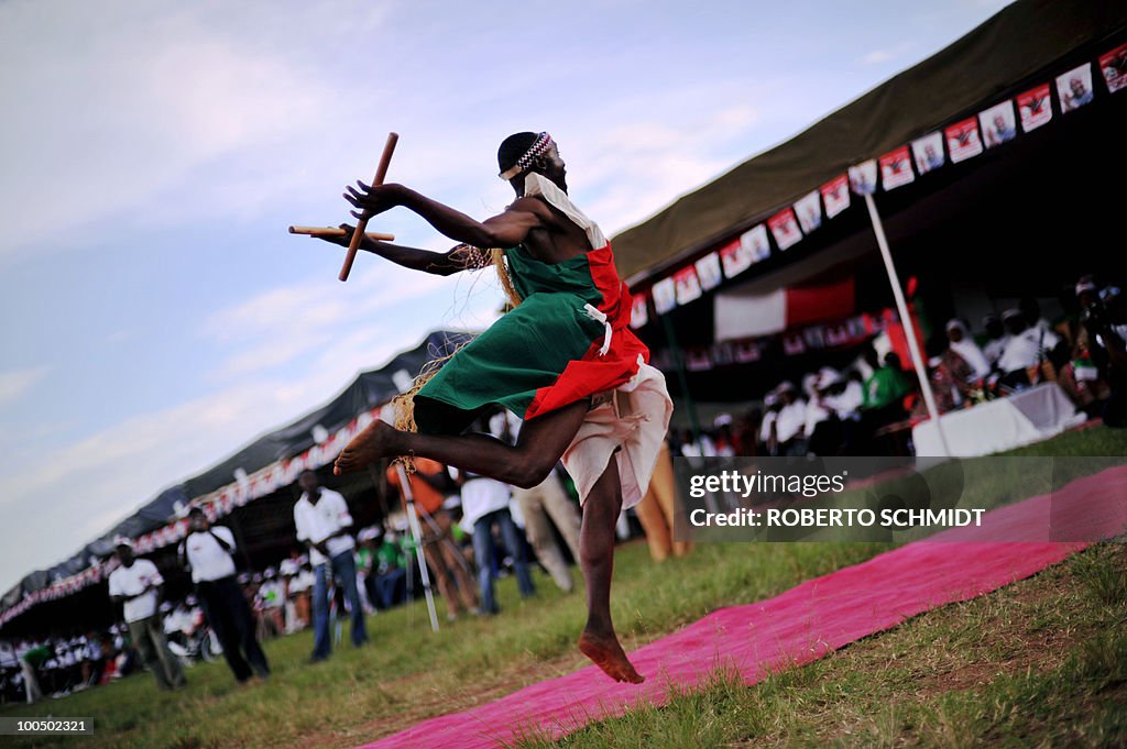 A traditional Burundian drummer leaps du