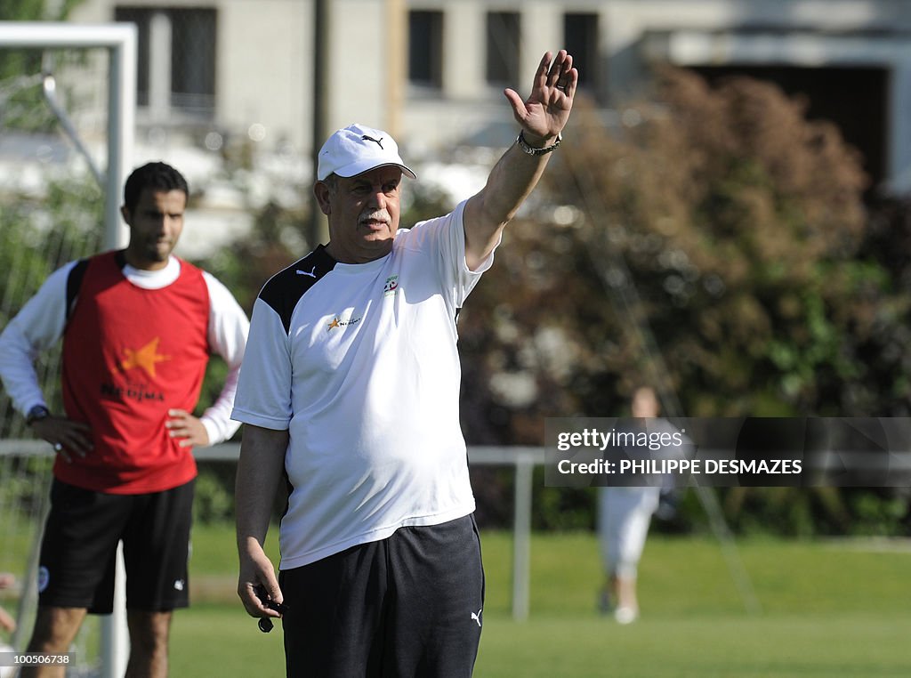 Algeria coach's Rabah Saadane talks to h