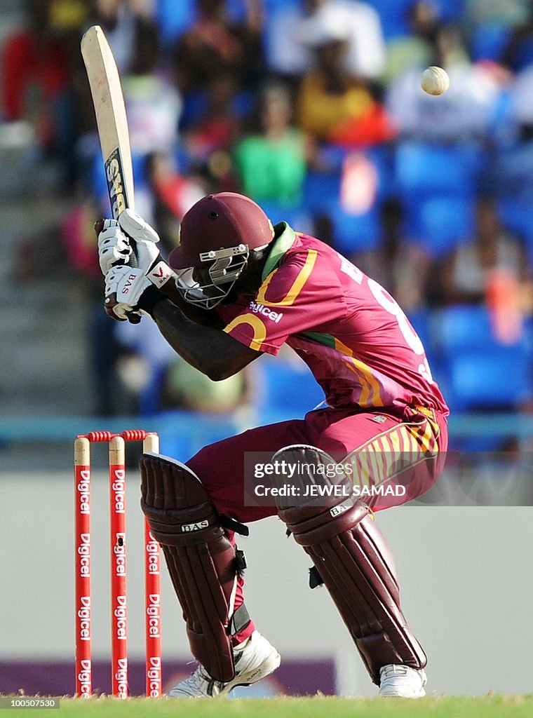 West Indies cricketer Darren Sammy avoid