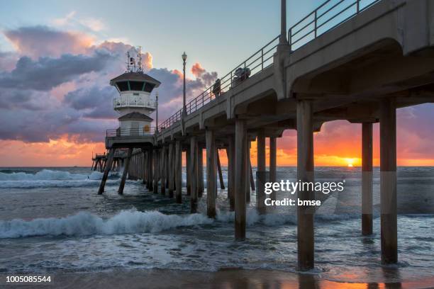 huntington beach pier - huntington beach stock-fotos und bilder