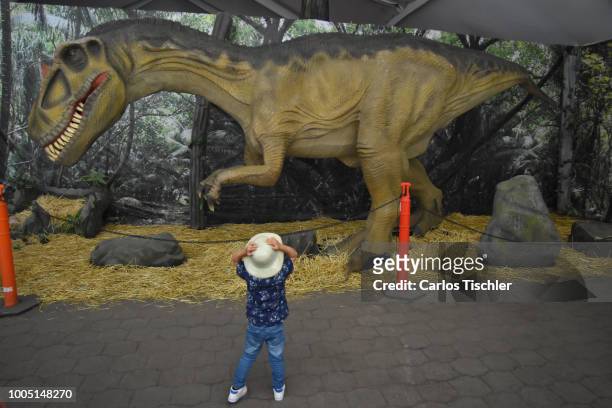Animatronic of Allosaurus looks during a tour as part of the exhibition 'Dinasaurios Animatronicos' at Parque Naucalli on July 21, 2018 in Naucalpan...
