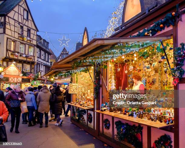 colmar met kerstmis (elzas, frankrijk) - colmar stockfoto's en -beelden