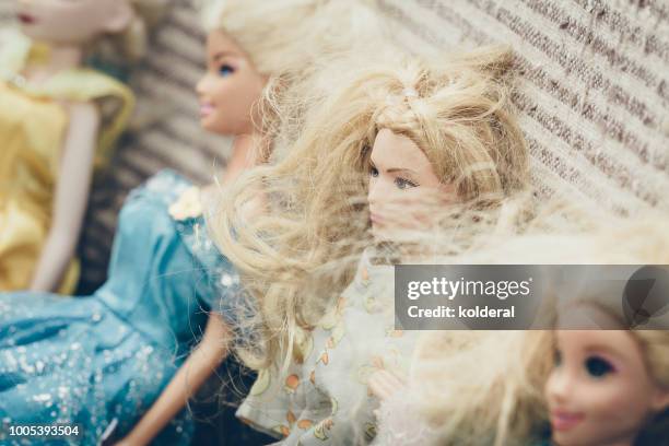 dolls - barbie fotografías e imágenes de stock