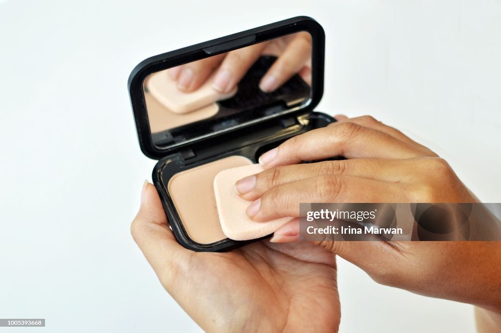 Makeup Woman Using Compact Face Powder High-Res Stock Photo - Getty Images