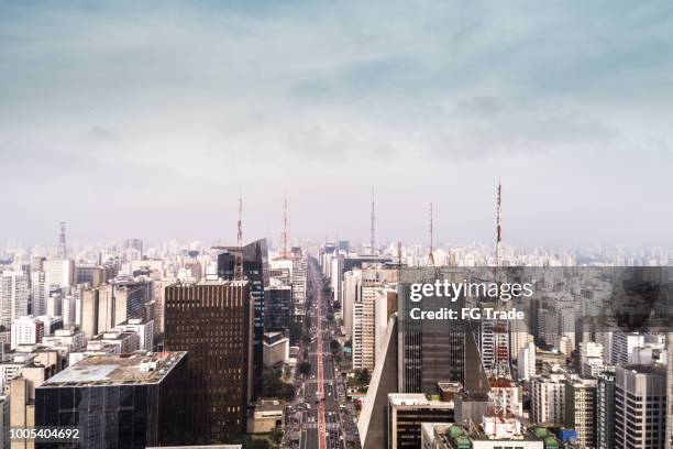 aerial view der avenida paulista, stadt sao paulo, brasilien - são paulo city stock-fotos und bilder