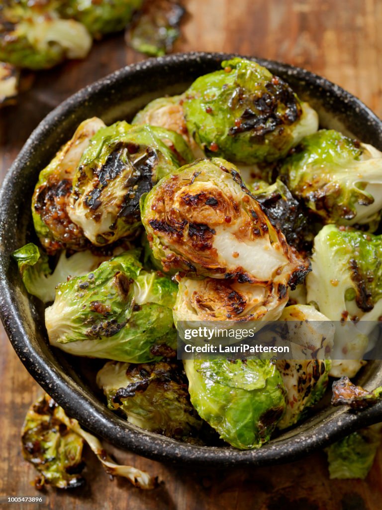 Coles de Bruselas BBQ con mostaza granulada, miel glaseado