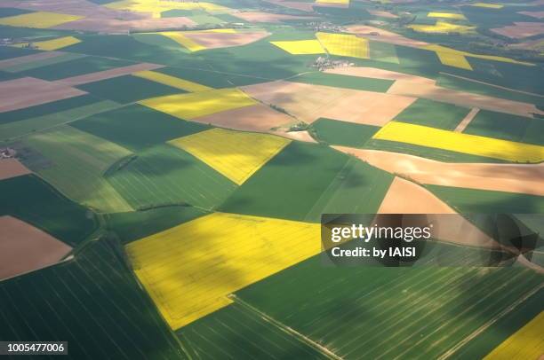 a patchwork landscape of france, full frame - vue aérienne photos et images de collection