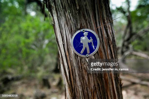 pedernales falls state park hike, trail marker (blaze - falls texas stock pictures, royalty-free photos & images