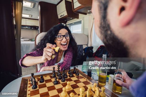 couple sur un road trip - pion photos et images de collection