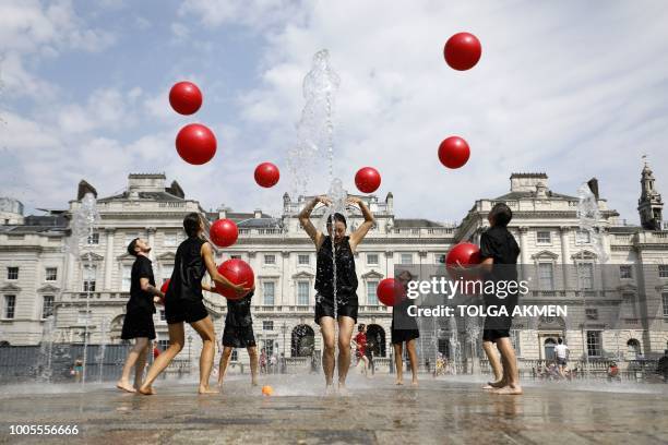 Juggled 64 Juggling Balls In The Air Stock Photos, High-Res Pictures, and ...