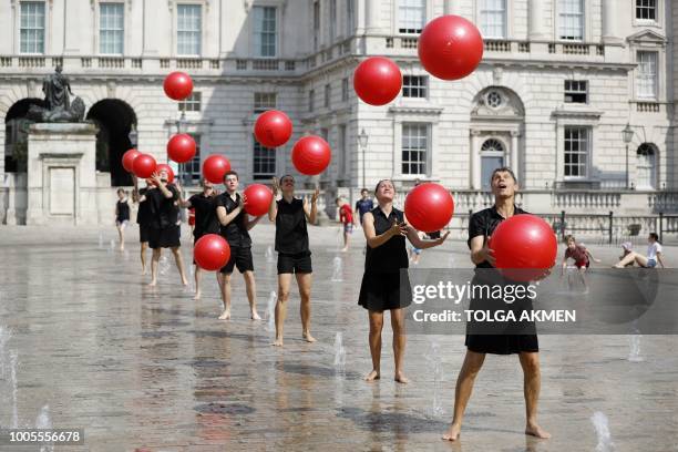 Juggled 64 Juggling Balls In The Air Stock Photos, High-Res Pictures, and ...