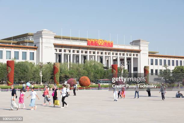 national museum of china on the tienanmen square, beijing, china - communistische partij stockfoto's en -beelden