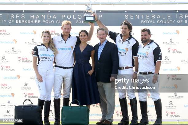 Ashley van Metre Busch, Prince Harry Duke of Sussex, Meghan Duchess of Sussex, Enda Kenny, Nacho Figuares and Miguel Mendoza pose with the Sentebale...