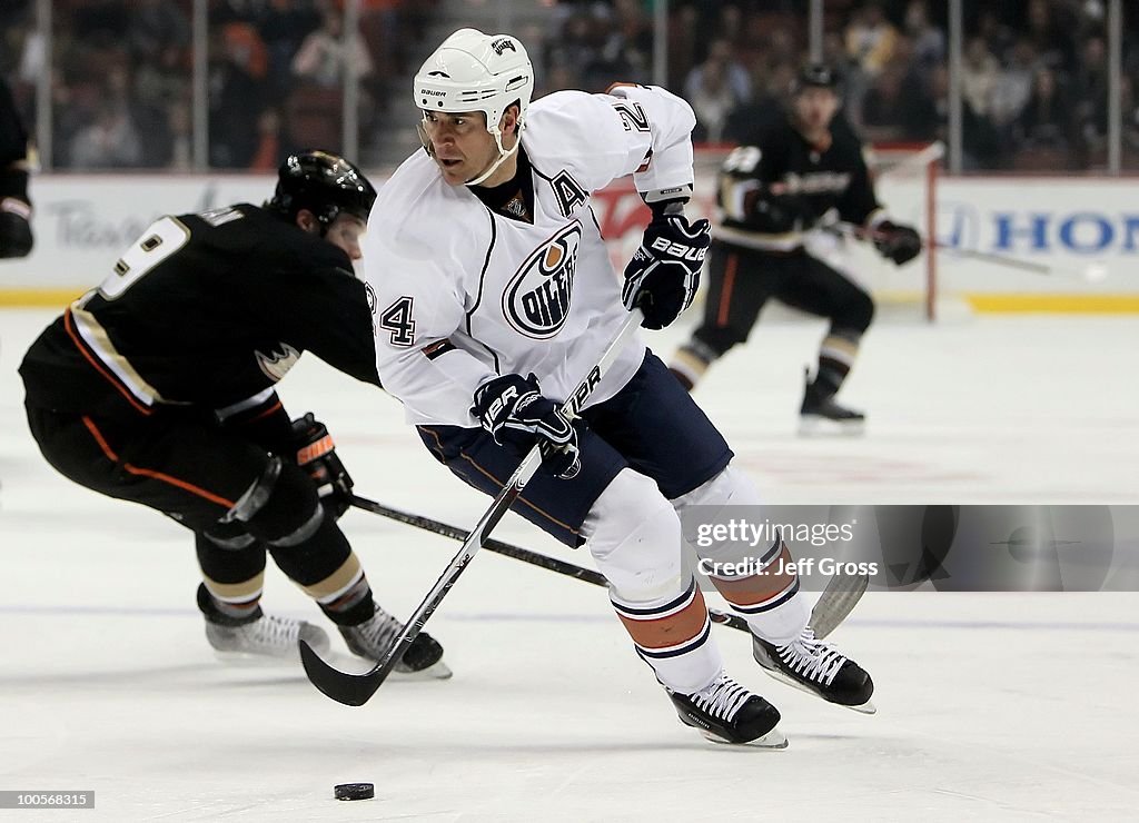 Edmonton Oilers v Anaheim Ducks