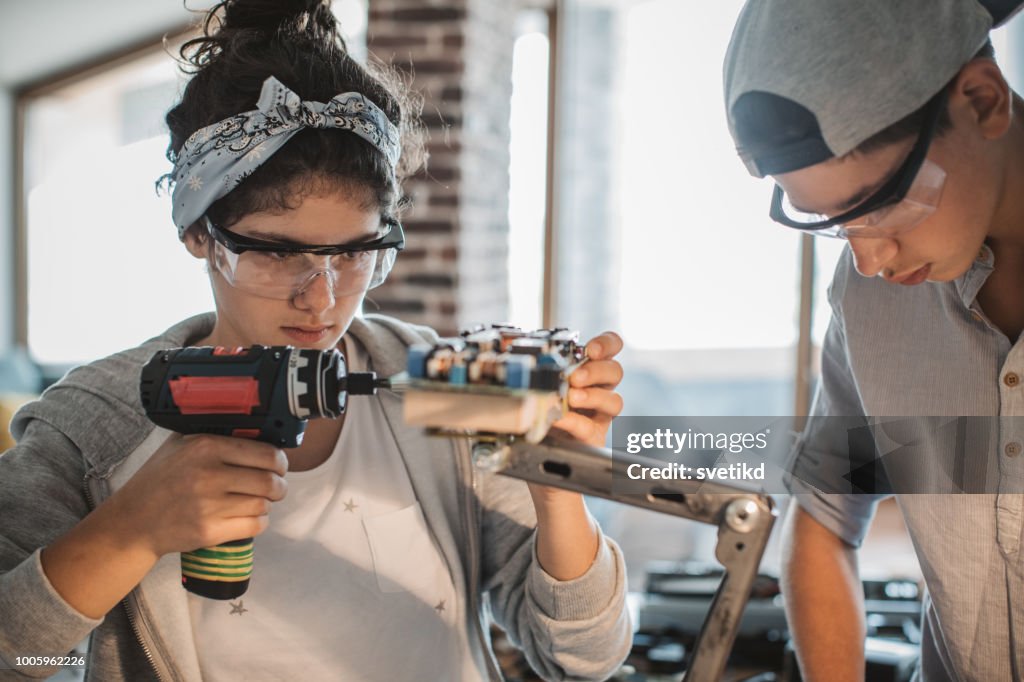 Zusammen können sie alles reparieren