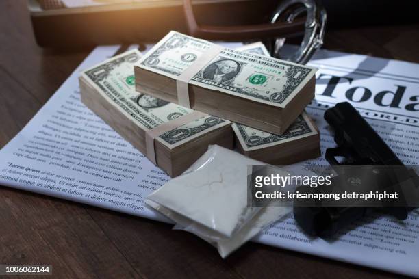 drug trafficker,drug addict buying narcotics and paying,heroin - marijuana arrest stock pictures, royalty-free photos & images