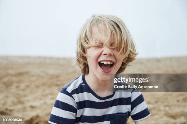 child laughing - blond boy stock-fotos und bilder