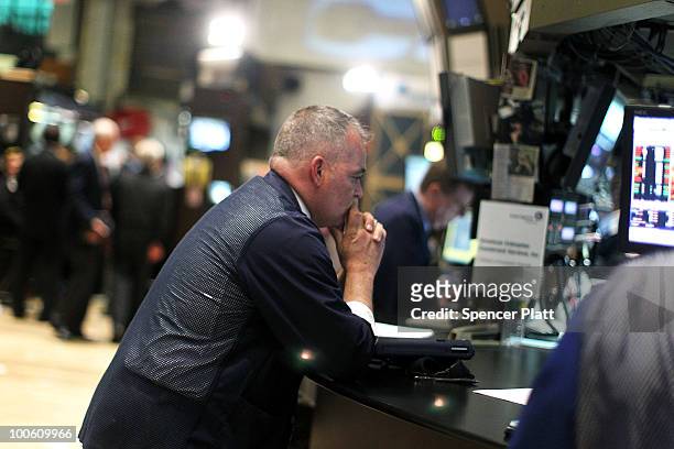 Traders work on the floor of the New York Stock Exchange on May 25, 2010 in New York City. After significant morning losses, the Dow Jones industrial...