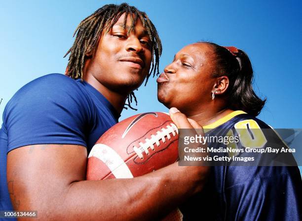 Berkeley, CA July 25, 2006: University of California Berkeley All-American football player Marshawn Lynch with his mother Delisa Lynch. (Aric...