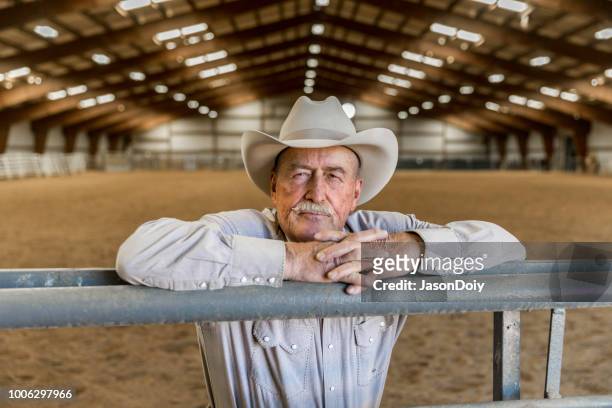 portrait senior cowboy hooligan indoor riding arena - cowboy hat imagens e fotografias de stock