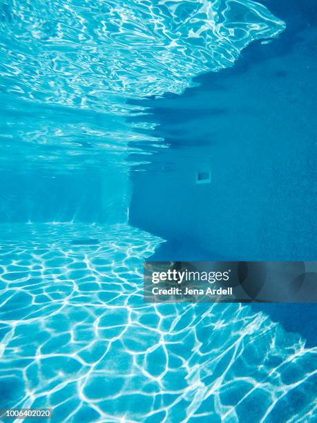 underwater pool, underwater swimming pool, no people - swimming pool texture stockfoto's en -beelden