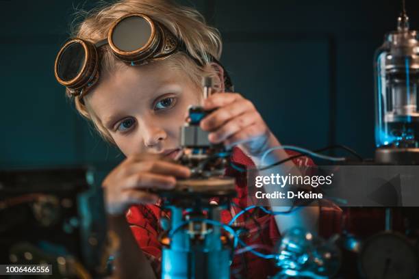 uitvinder - uitvinder stockfoto's en -beelden