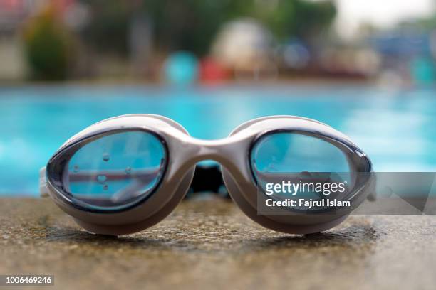 swimming googles - swimming goggles stock pictures, royalty-free photos & images