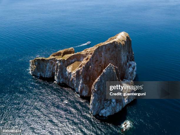 famous kicker rock next san cristobal island, galapagos, ecuador - kicker rock stock pictures, royalty-free photos & images