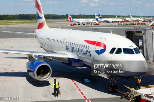 british airways airbus a319 at hamburg international airport - airbus a319 stock pictures, royalty-free photos & images