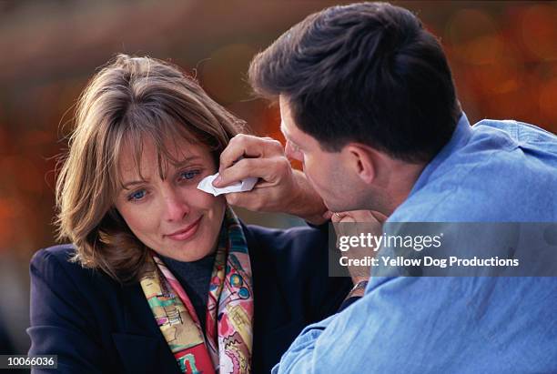 couple arguing in london, england - boyfriend crying stock-fotos und bilder